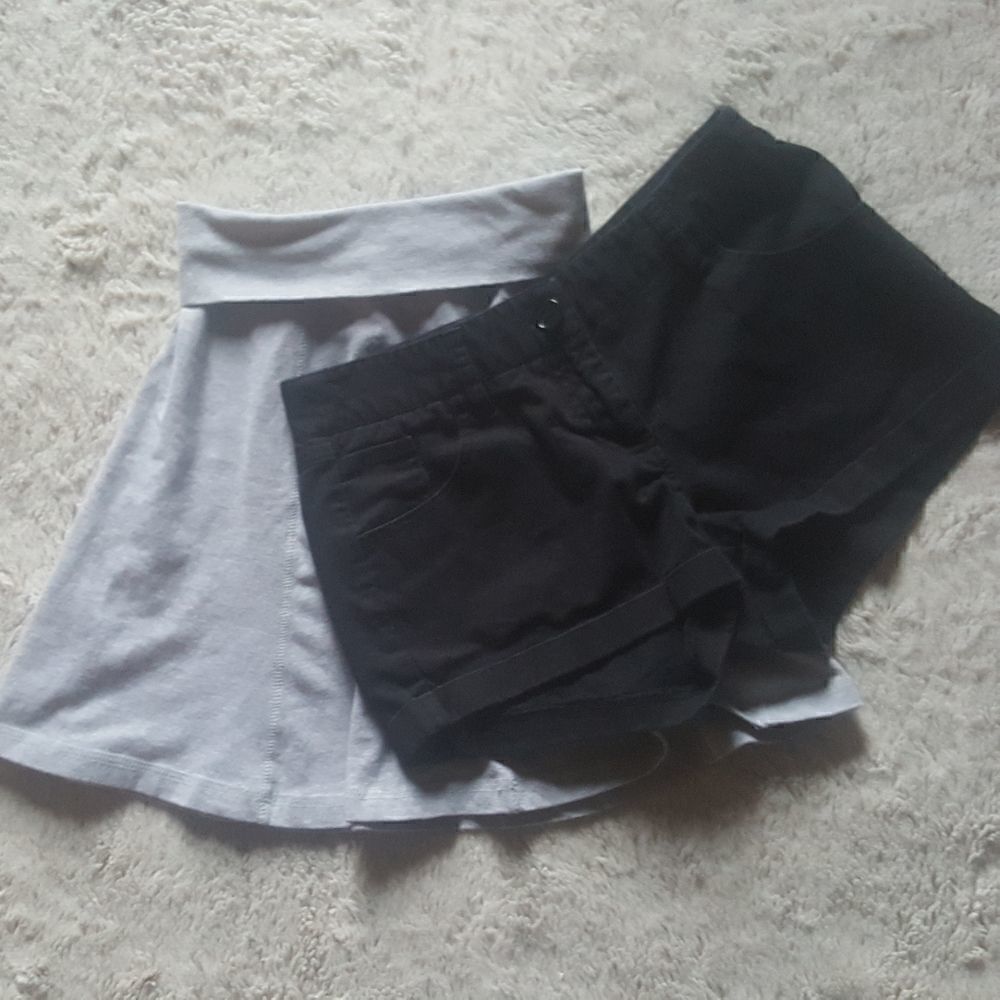 Gray Mini Flowy Skirt & Black Forever 21 Shorts Bundle 2 Items Womens Size XS